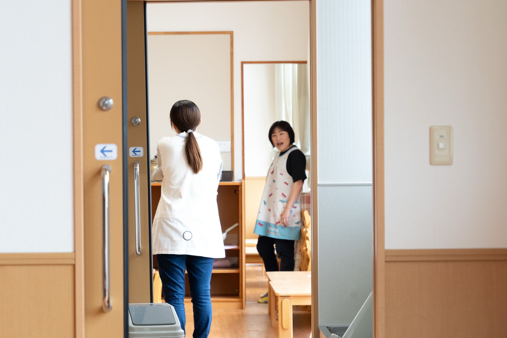 0-2歳児のクラスはトイレや洗濯室などを挟み、ドア1枚ですぐに移動できるためクラス間の連携も取りやすいデザインになっています。